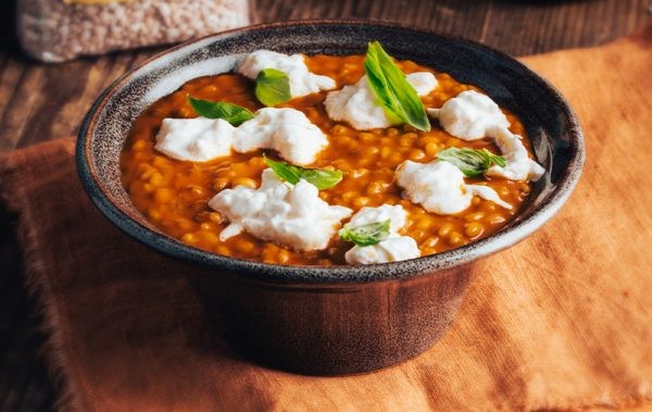 img orzotto con pomodoro Tomato Revolution Altromercato, stracciatella di burrata e pepe nero