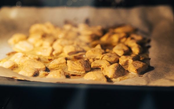 pollo in forno per la ricetta del Chicken Tikka Masala
