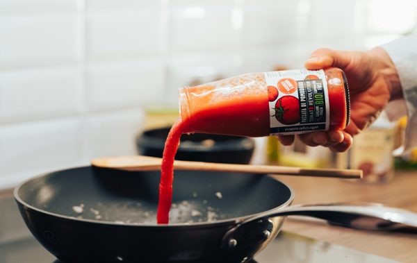 Passata di pomodoro Tomato Revolution per la salsa del Chicken Tikka Masala Altromercato