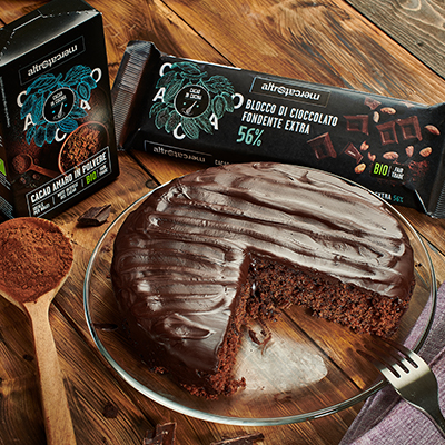 img2-Blocco il blocco di cioccolato fondente della linea cacao in cucina Altromercato